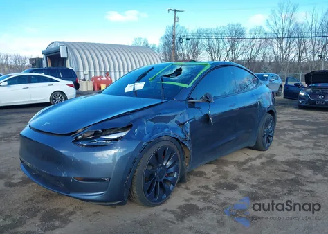 2023 Tesla Model Y Performance Dual Motor All-Wheel Drive z USA, uszkodzony, nr VIN 7SAYGDEF2PF854392